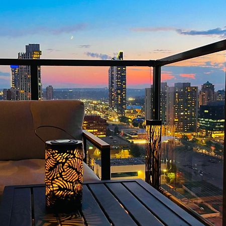 Luxury Downtown Sunset Getaway - Your Home Away From Home - Fully Stocked Kitchen, Gym, Balcony, Free Parking Calgary Zewnętrze zdjęcie