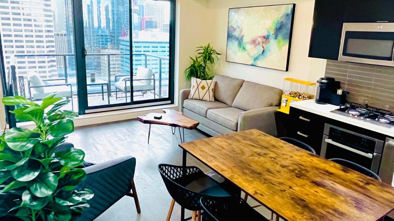 Luxury Downtown Sunset Getaway - Your Home Away From Home - Fully Stocked Kitchen, Gym, Balcony, Free Parking Calgary Zewnętrze zdjęcie