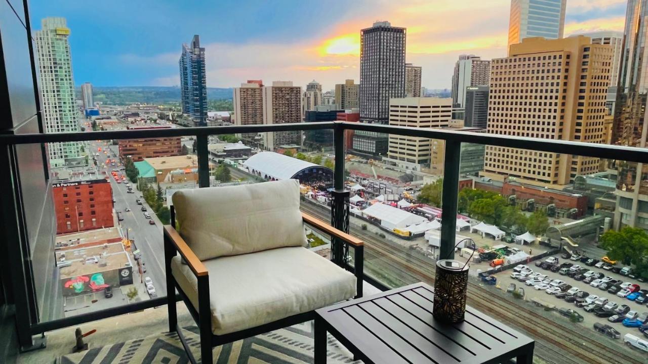 Luxury Downtown Sunset Getaway - Your Home Away From Home - Fully Stocked Kitchen, Gym, Balcony, Free Parking Calgary Zewnętrze zdjęcie